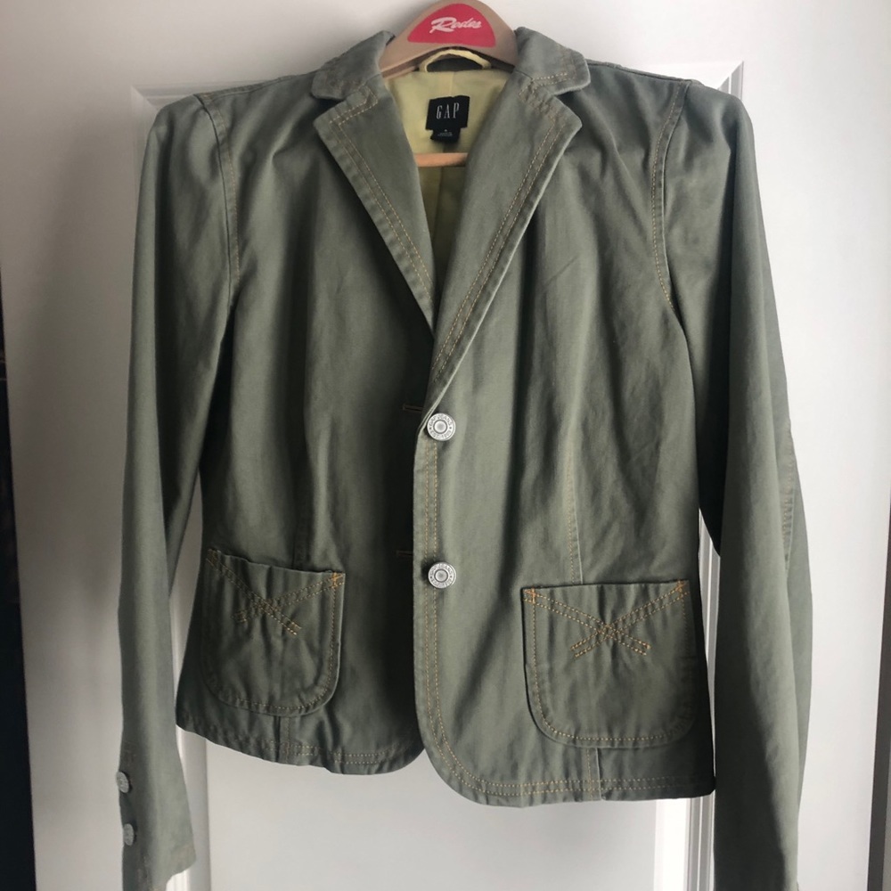 GAP ARMY GREEN JACKEN WITH YELLOW LINING!😍
